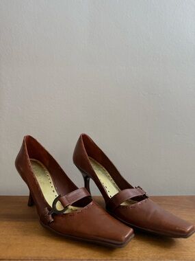 BCBG Classic Brown Leather Mary Jane Heels with Buckle Strap - squared toe